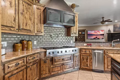 Kitchen - 29533 E Chapman Way, Escalon, CA 95320 photo 4 of 9