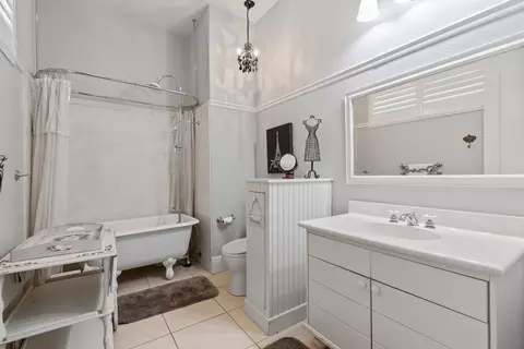 Bath - 29533 E Chapman Way, Escalon, CA 95320 photo 3 of 7