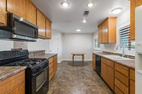 Kitchen - 29533 E Chapman Way, Escalon, CA 95320 photo 9 of 9