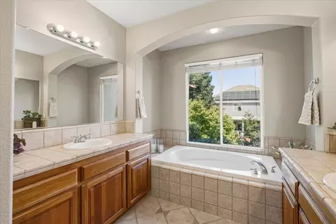 Bath - 2120 Big Sky Dr, Rocklin, CA 95765 photo 3 of 4