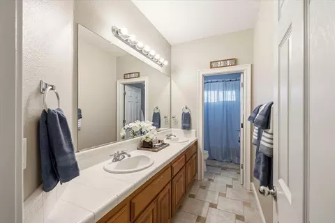 Bath - 2120 Big Sky Dr, Rocklin, CA 95765 photo 4 of 4