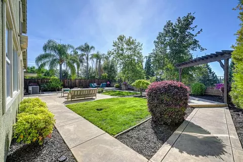 Exterior - 936 Anvil Cir, Rocklin, CA 95765 photo 7 of 17