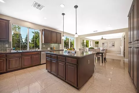 Kitchen - 936 Anvil Cir, Rocklin, CA 95765 photo 1 of 4