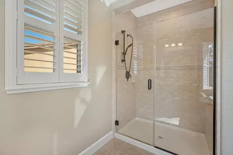 Bath - 936 Anvil Cir, Rocklin, CA 95765 photo 5 of 6