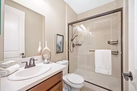 Bath - 936 Anvil Cir, Rocklin, CA 95765 photo 1 of 6