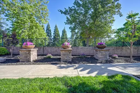 Exterior - 936 Anvil Cir, Rocklin, CA 95765 photo 6 of 17