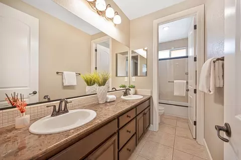 Bath - 936 Anvil Cir, Rocklin, CA 95765 photo 6 of 6