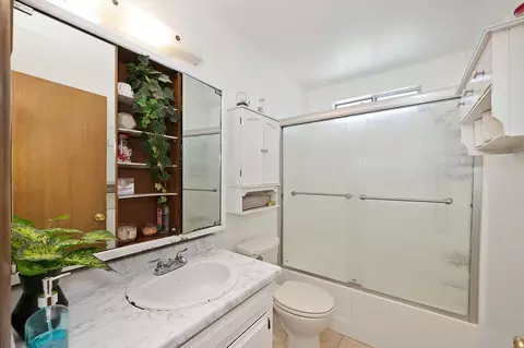 Bath - 41 W Kavanagh Ave, Tracy, CA 95376 photo 1 of 2