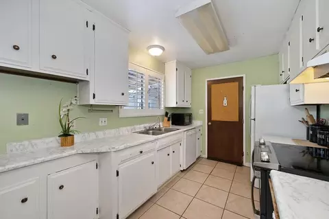 Kitchen - 41 W Kavanagh Ave, Tracy, CA 95376 photo 2 of 3