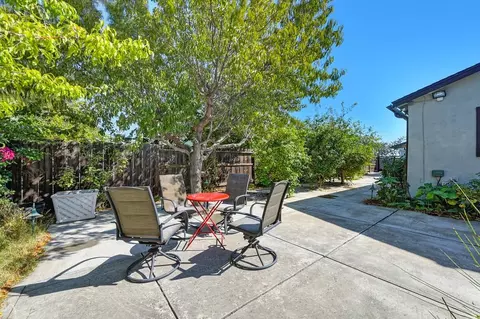 Exterior - 41 W Kavanagh Ave, Tracy, CA 95376 photo 3 of 5