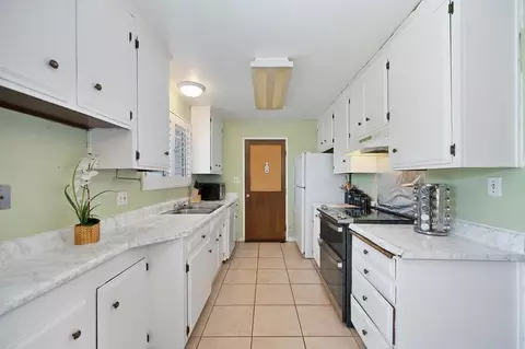 Kitchen - 41 W Kavanagh Ave, Tracy, CA 95376 photo 1 of 3