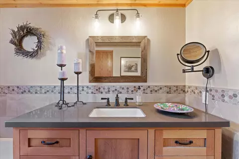 Bath - 2418 Meadow Dr, Arnold, CA 95223 photo 2 of 8