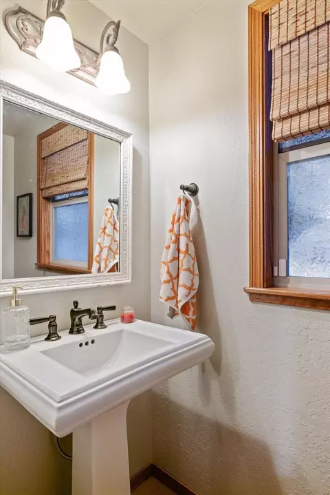 Bath - 2418 Meadow Dr, Arnold, CA 95223 photo 7 of 8