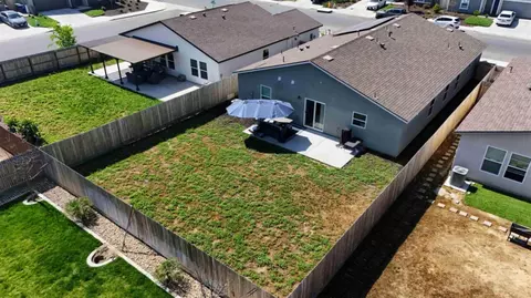 Exterior - 1569 Concord Ave, Madera, CA 93637 photo 3 of 4