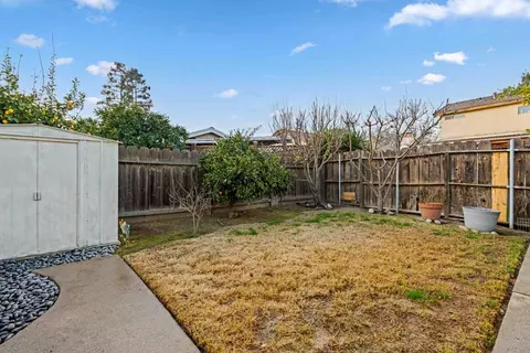 Exterior - 3913 Peacock Ln, Modesto, CA 95356 photo 7 of 8