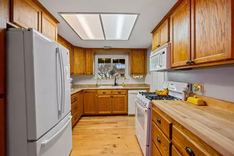Kitchen - 3913 Peacock Ln, Modesto, CA 95356 photo 1 of 1