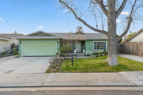 Exterior - 3913 Peacock Ln, Modesto, CA 95356 photo 2 of 8