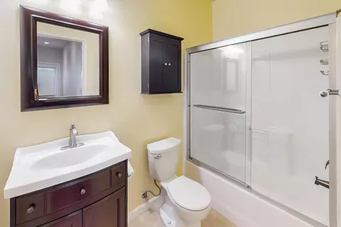 Bath - 1835 Magnolia St, Gridley, CA 95948 photo 5 of 6