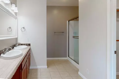 Bath - 1835 Magnolia St, Gridley, CA 95948 photo 3 of 6