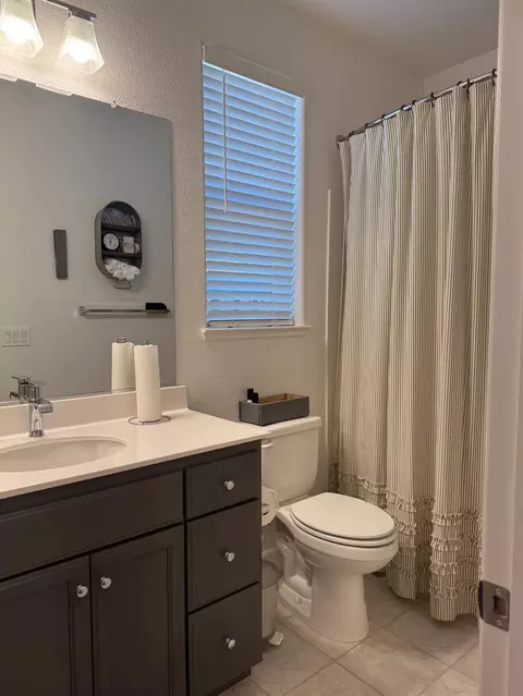 Bath - 461 Walcott St, Manteca, CA 95336 photo 6 of 6
