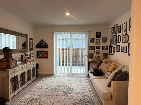 Living - 461 Walcott St, Manteca, CA 95336 photo 2 of 3