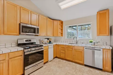 Kitchen - 26375 Barb Wire Ln, Colfax, CA 95713 photo 2 of 2