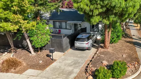 Exterior - 623 10th St, Davis, CA 95616 photo 4 of 5
