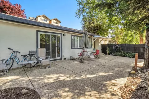Exterior - 623 10th St, Davis, CA 95616 photo 2 of 5