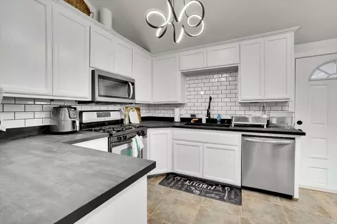Kitchen - 623 10th St, Davis, CA 95616 photo 1 of 2