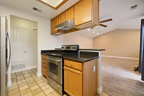Kitchen - 3901 Dale Rd #A, Modesto, CA 95356 photo 4 of 5