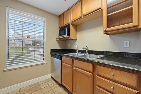 Kitchen - 3901 Dale Rd #A, Modesto, CA 95356 photo 3 of 5