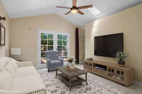 Living - 2813 Panay Ct, Carmichael, CA 95608 photo 3 of 5