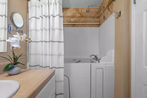 Bath - 2813 Panay Ct, Carmichael, CA 95608 photo 8 of 8
