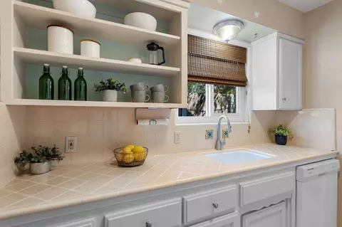 Kitchen - 2813 Panay Ct, Carmichael, CA 95608 photo 10 of 12