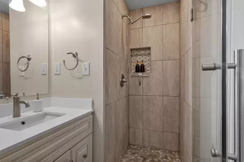 Bath - 2813 Panay Ct, Carmichael, CA 95608 photo 6 of 8