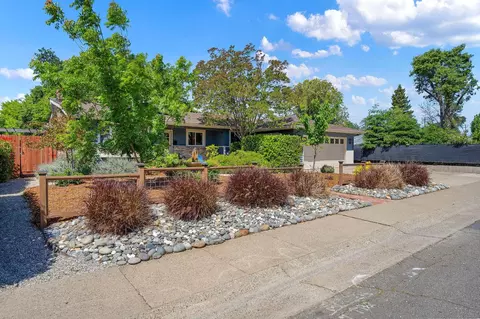 Exterior - 2813 Panay Ct, Carmichael, CA 95608 photo 3 of 38