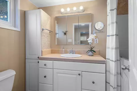 Bath - 2813 Panay Ct, Carmichael, CA 95608 photo 7 of 8