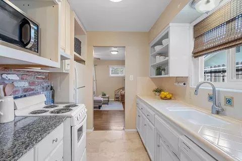 Kitchen - 2813 Panay Ct, Carmichael, CA 95608 photo 11 of 12