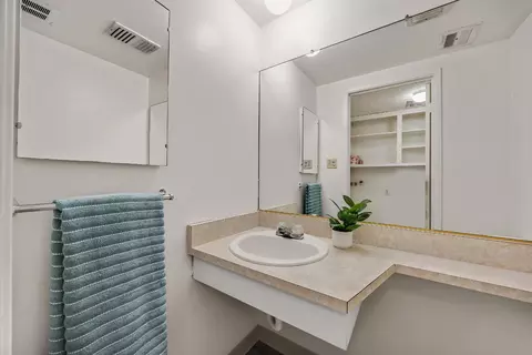 Bath - 469 Glacier Dr, Martinez, CA 94553 photo 4 of 5