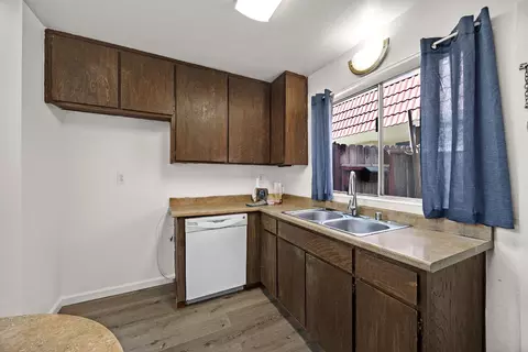 Kitchen - 469 Glacier Dr, Martinez, CA 94553 photo 4 of 5