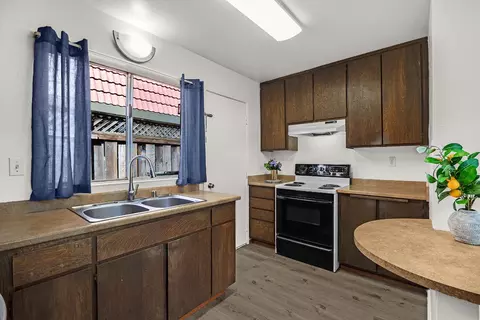Kitchen - 469 Glacier Dr, Martinez, CA 94553 photo 2 of 5