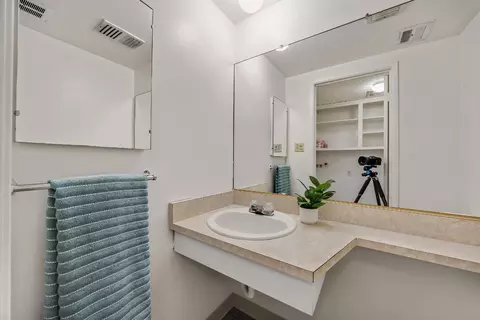 Bath - 469 Glacier Dr, Martinez, CA 94553 photo 3 of 5