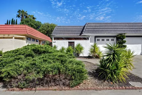 469 Glacier Dr, Martinez, CA 94553