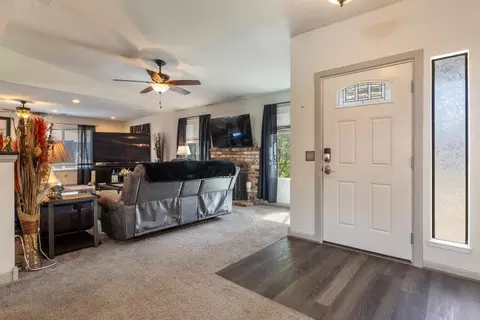 Entry Way - 2713 Dania Ct, Modesto, CA 95358 photo 3 of 8