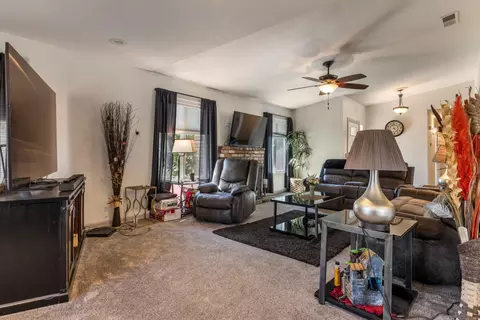 Living - 2713 Dania Ct, Modesto, CA 95358 photo 2 of 2