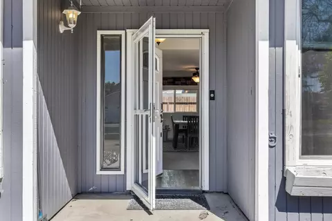 Entry Way - 2713 Dania Ct, Modesto, CA 95358 photo 1 of 8