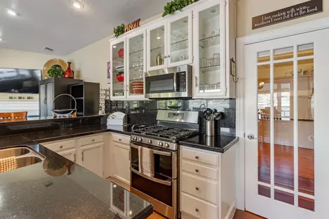 Kitchen - 5105 Lakeshore Dr, Copperopolis, CA 95228 photo 2 of 4