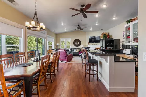 Dining - 5105 Lakeshore Dr, Copperopolis, CA 95228 photo 2 of 6