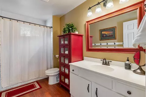 Bath - 5105 Lakeshore Dr, Copperopolis, CA 95228 photo 3 of 4