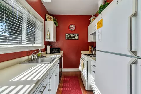 Kitchen - 5105 Lakeshore Dr, Copperopolis, CA 95228 photo 4 of 4
